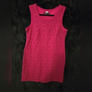 Pink sleeveless lace dress